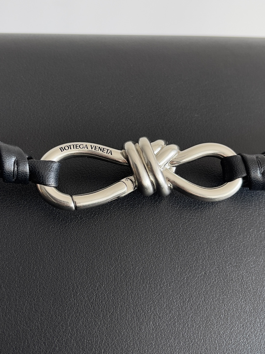 bo*te*ga Ve*ne*ta large andiamo messenger 43x32x20cm