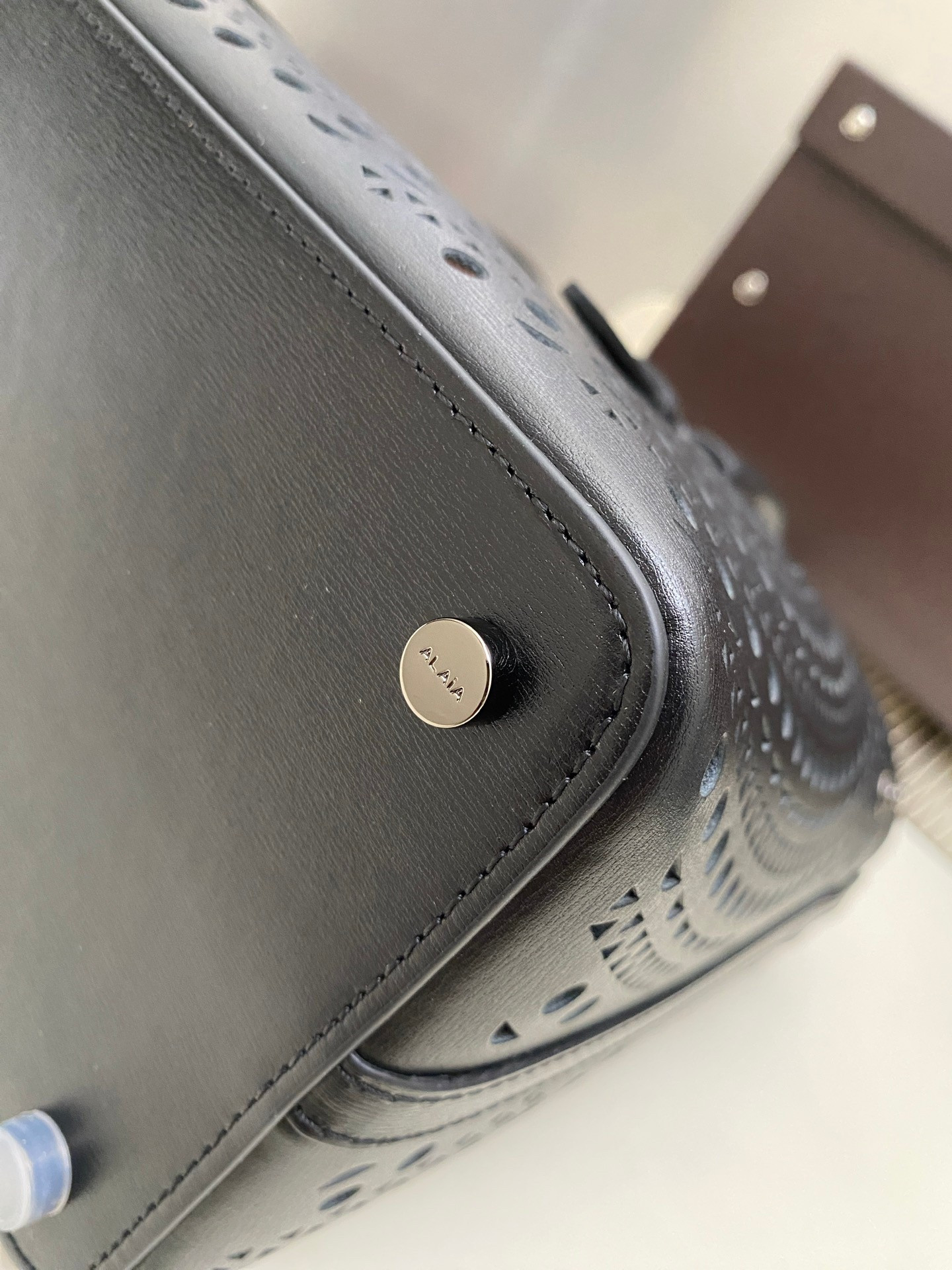 ALAÏA Mina 25 bag 25x20x12cm