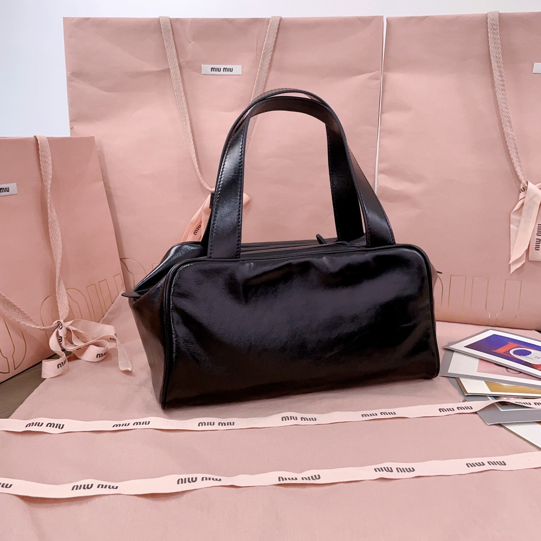 Miu Miu Leather top-handle bag 15x28x13cm