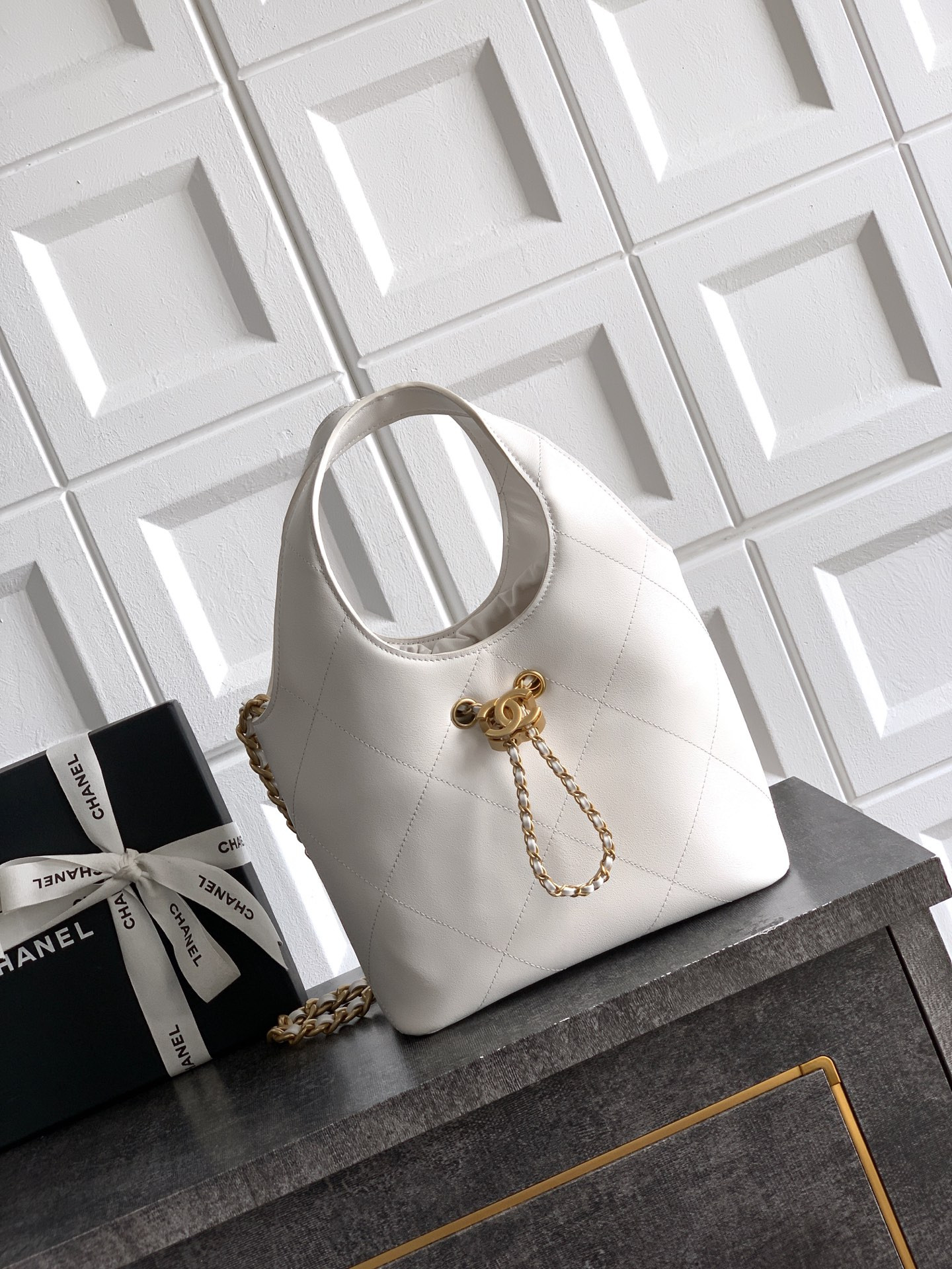 Ch*el 26p shopping bag 26x18x10cm
