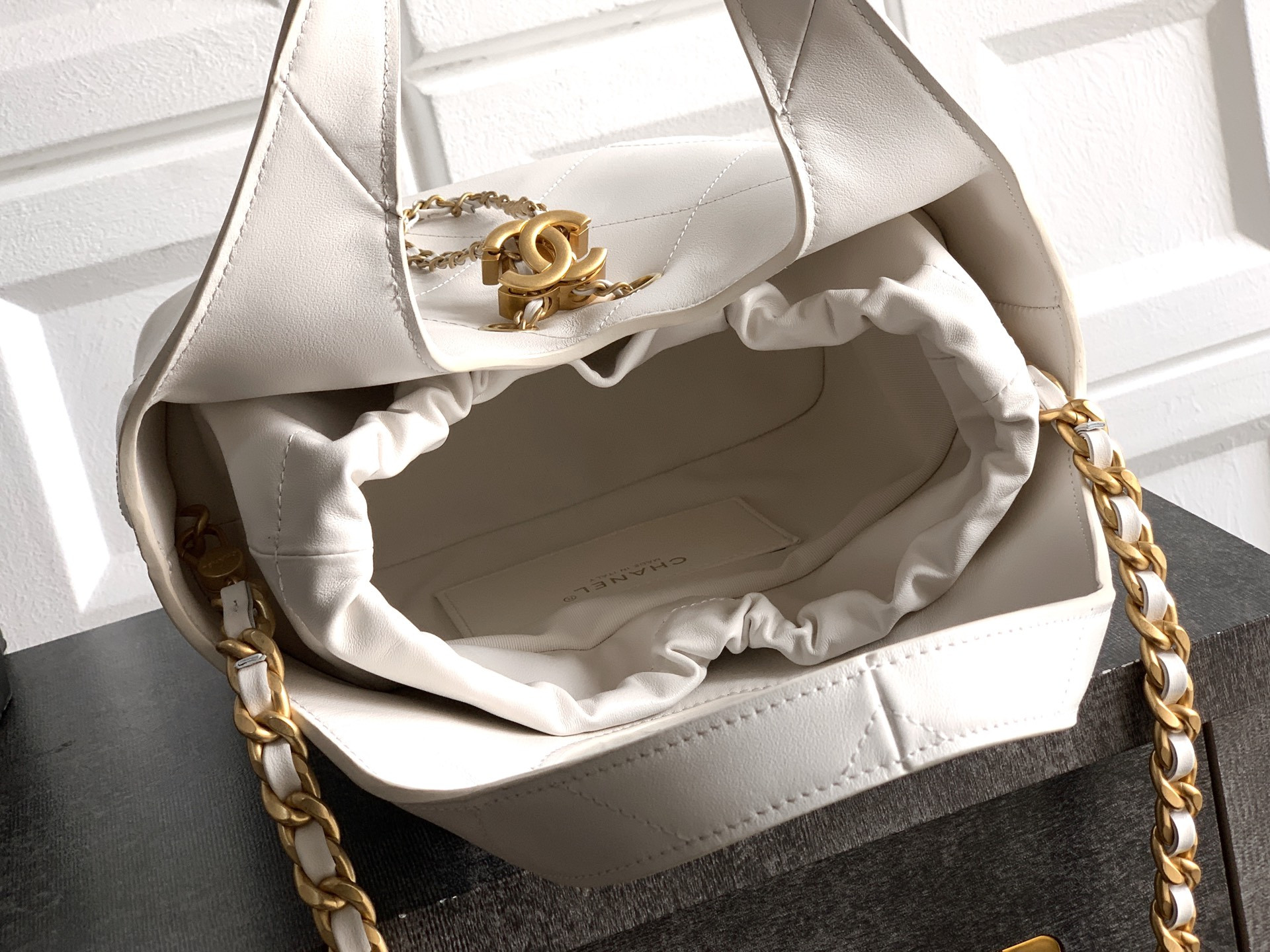 Ch*el 26p shopping bag 26x18x10cm