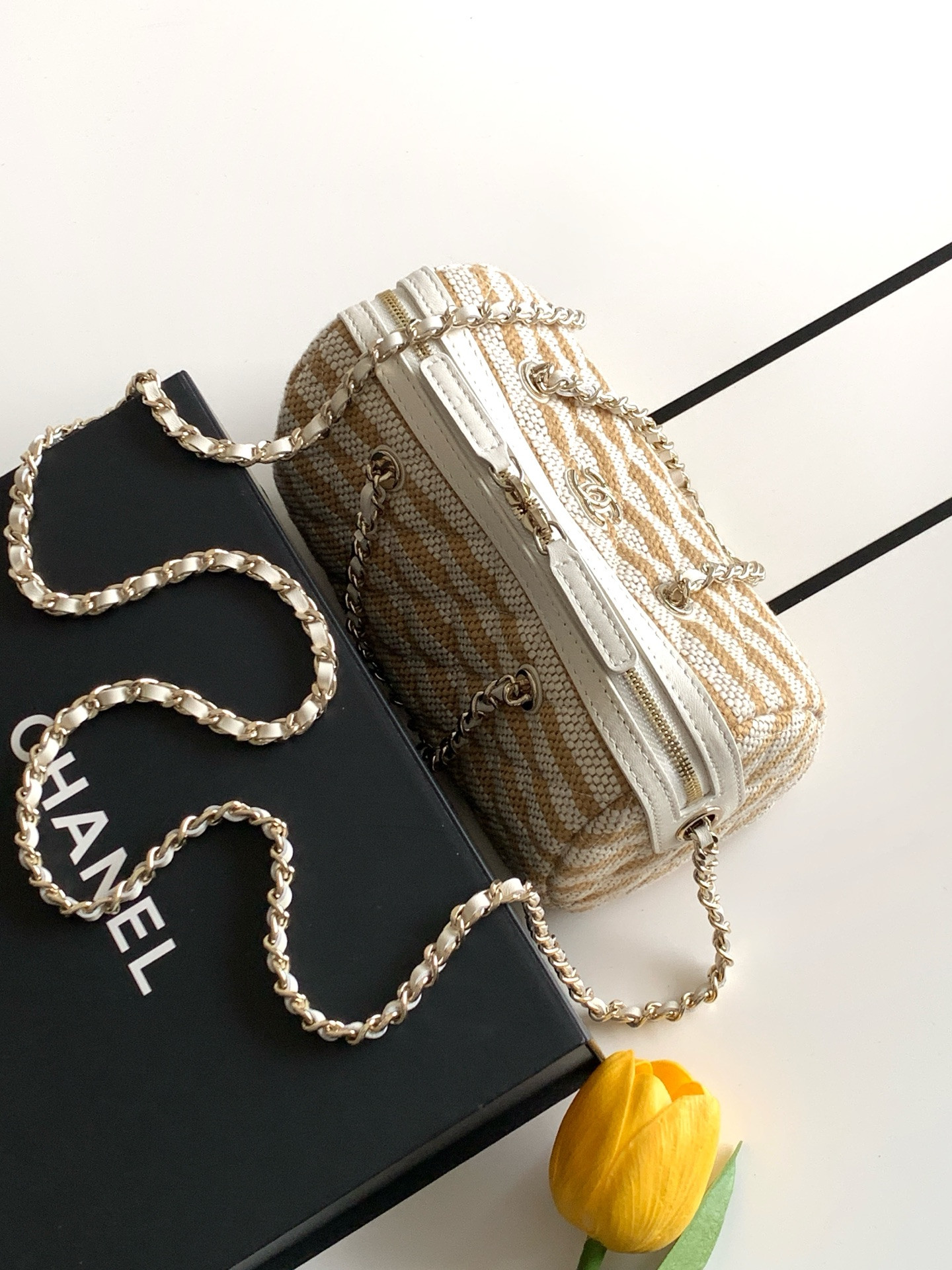 Ch*el clutch with chain 11.5x18.5x11cm